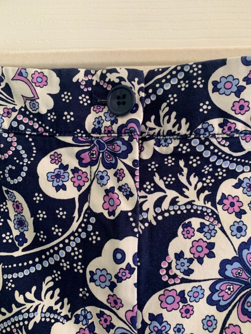 Talbots Size 8 Perfect Crop Pants Print Navy Lavendar - Picture 8 of 10